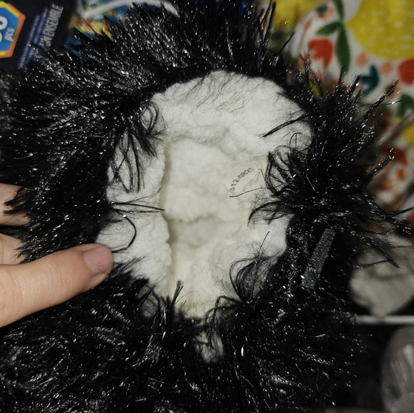 Justice Girls Fuzzy Slippers - Picture 3 of 6